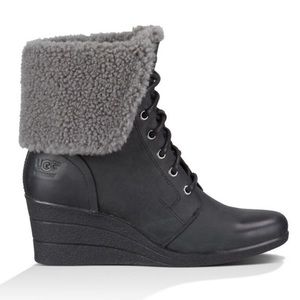 Ugg wedge black books